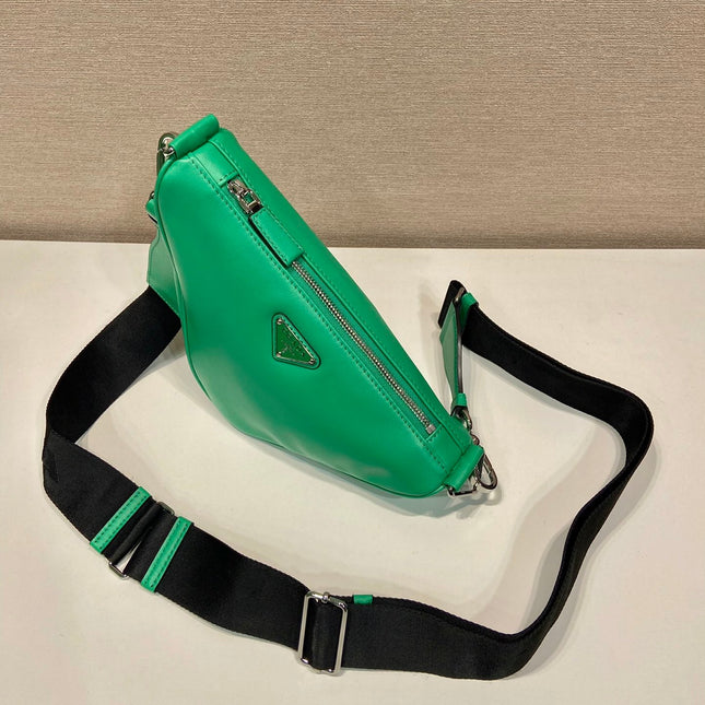 TRIANGULAR BAG 27 IN GO GREEN SMOOTH LAMBSKIN