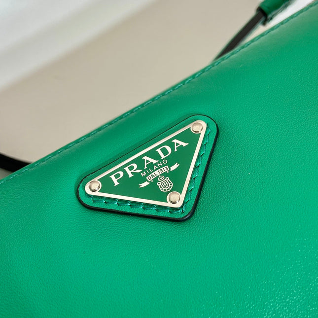 TRIANGULAR BAG 27 IN GO GREEN SMOOTH LAMBSKIN