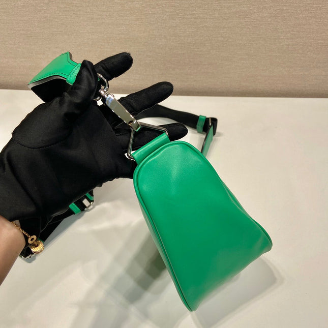 TRIANGULAR BAG 27 IN GO GREEN SMOOTH LAMBSKIN