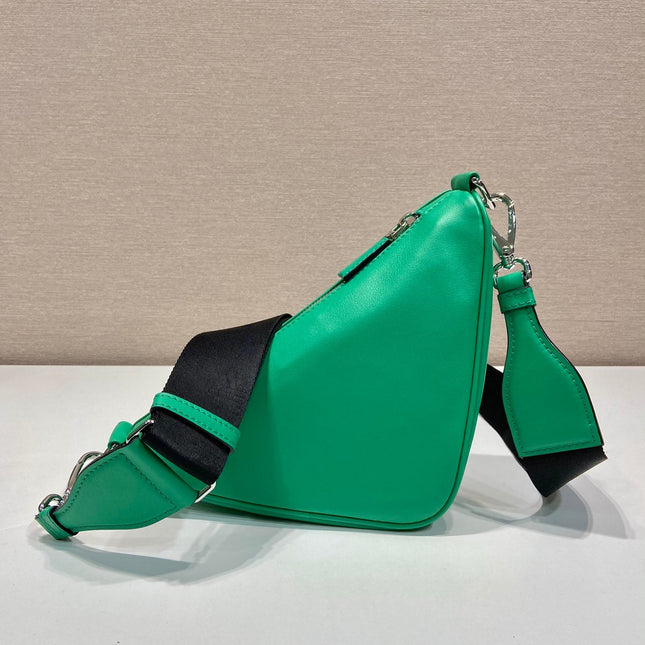 TRIANGULAR BAG 27 IN GO GREEN SMOOTH LAMBSKIN