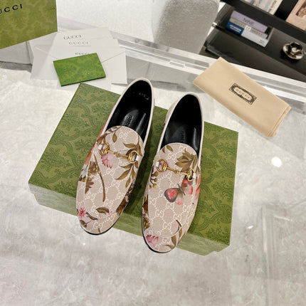 HORSEBIT LOAFER WITH FLOWER PRINT IN LINEN BEIGE MONOGRAM JACQUARD FABRIC