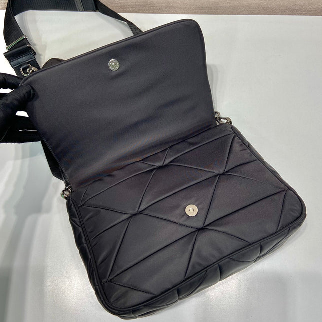 MEDIUM FLAP BAG 24 IN BLACK TRIANGULAR QUILTED PATTERN RE-NYLON