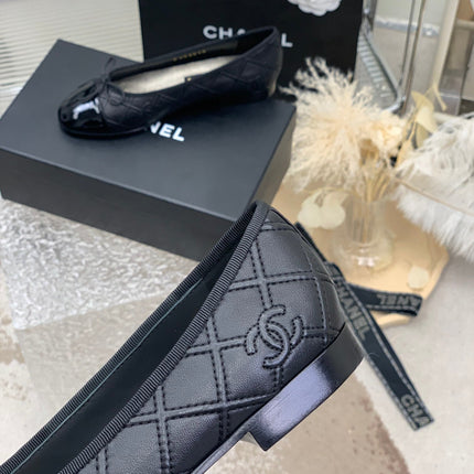 BALLET FLAT GLOSSY BLACK LAMBSKIN