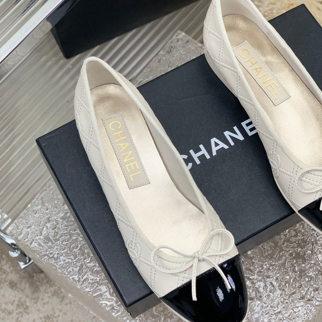 BALLET FLAT GLOSSY BLACK MIX IVORY LAMBSKIN