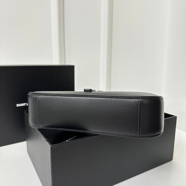 LE 5 À 7 BAG 24 BLACK CALFSKIN WITH SILVER LOGO