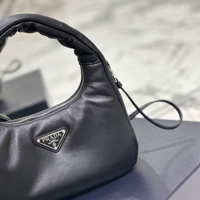 HOBO BAG 21 IN BLACK SOFT LAMBSKIN