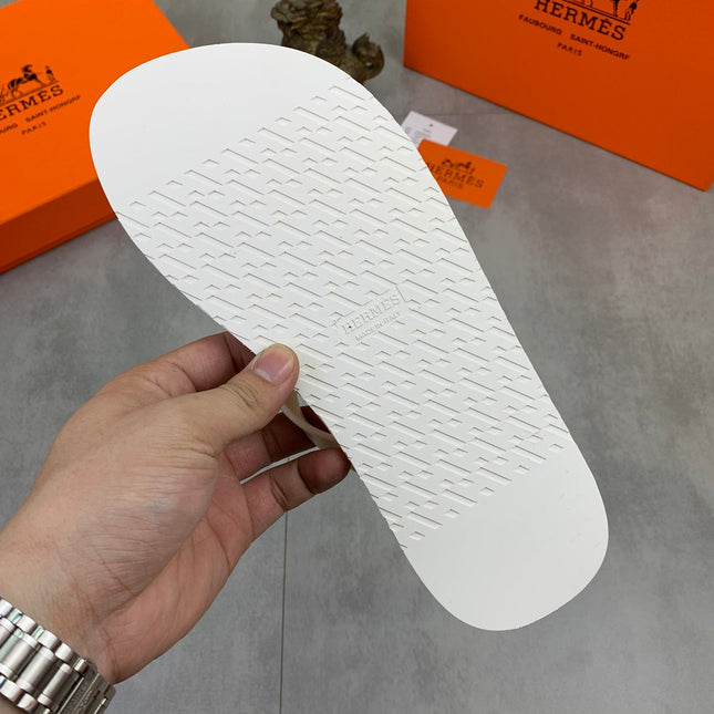 HM THONG SLIPPERS WHITE RUBBER