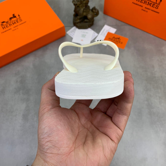 HM THONG SLIPPERS WHITE RUBBER