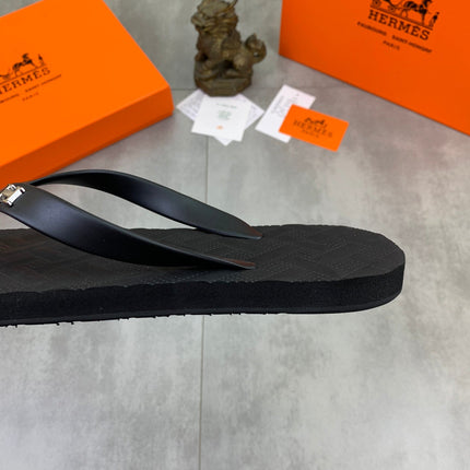 HM THONG SLIPPERS BLACK RUBBER