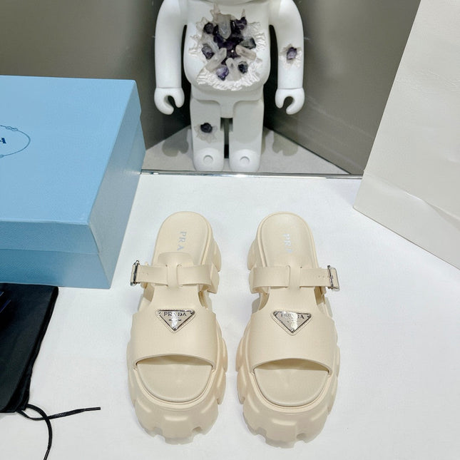 MONOLITH SLIPPER SANDALS IN BEIGE RUBBER