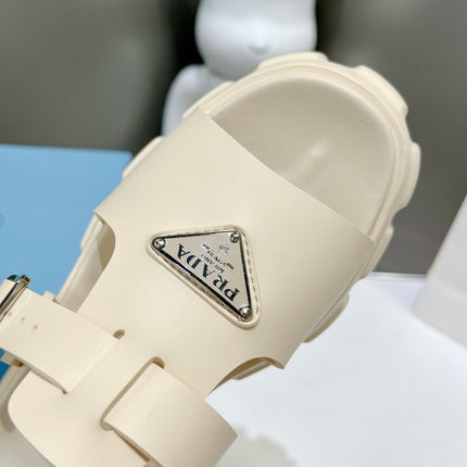 MONOLITH SLIPPER SANDALS IN BEIGE RUBBER