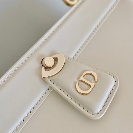 MEDIUM 22 KEY HANDBAG IN WHITE CALFSKIN