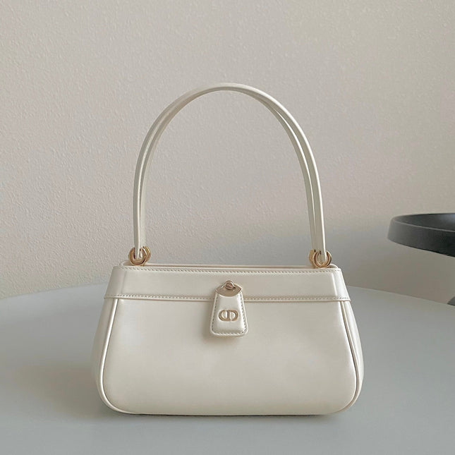 MEDIUM 22 KEY HANDBAG IN WHITE CALFSKIN