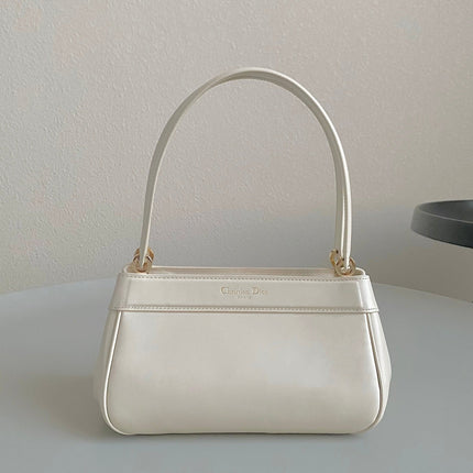 MEDIUM 22 KEY HANDBAG IN WHITE CALFSKIN