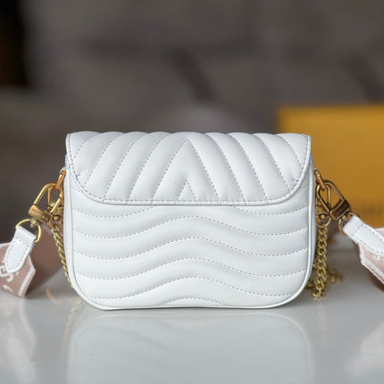 LV 25S WAVE MULTI POCHETTE 19 IN WHITE CALFSKIN GOLD HARDWARE