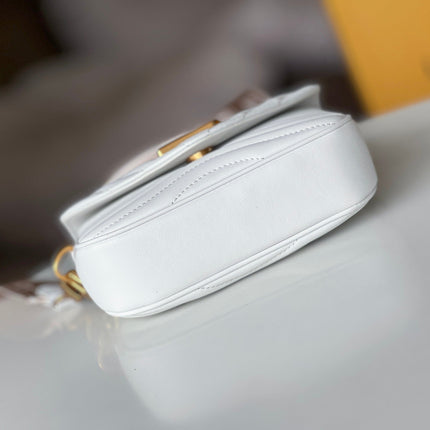 LV 25S WAVE MULTI POCHETTE 19 IN WHITE CALFSKIN GOLD HARDWARE