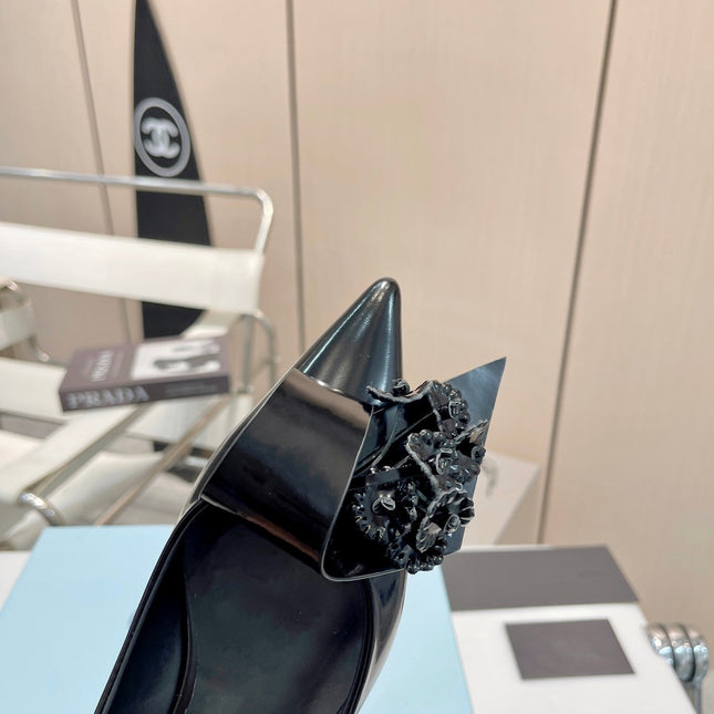 BALLET FLATS POINTED TOE IN BLACK SHINY CALFSKIN ATTACHED FLOWERS