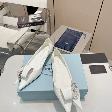 BALLET FLATS POINTED TOE IN WHITE SHINY CALFSKIN ATTACHED FLOWERS