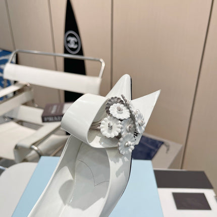 BALLET FLATS POINTED TOE IN WHITE SHINY CALFSKIN ATTACHED FLOWERS