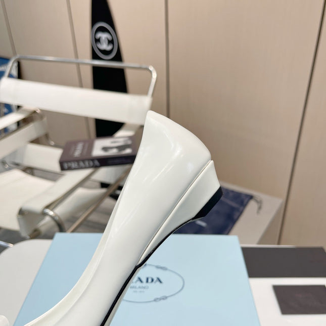 BALLET FLATS POINTED TOE IN WHITE SHINY CALFSKIN ATTACHED FLOWERS