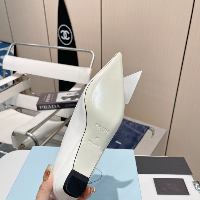 BALLET FLATS POINTED TOE IN WHITE SHINY CALFSKIN ATTACHED FLOWERS