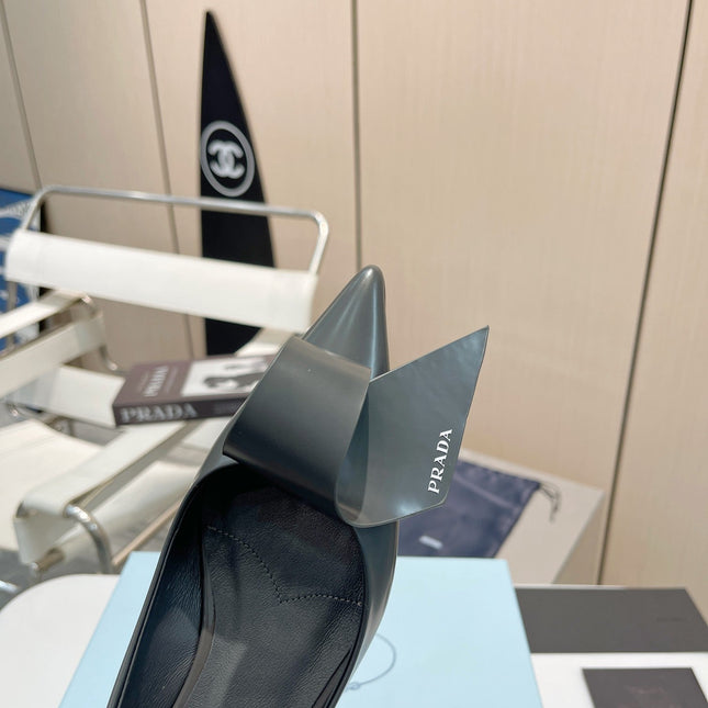 POINTED TOE PUMPS KITTEN HEEL IN GRAY GLOSSY LAMBSKIN WITH BOW