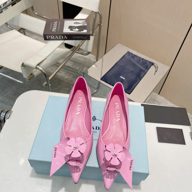 BALLET FLATS POINTED TOE IN PINK SHINY CALFSKIN ATTACHED FLOWERS