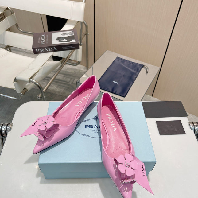 BALLET FLATS POINTED TOE IN PINK SHINY CALFSKIN ATTACHED FLOWERS