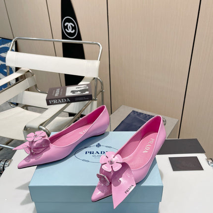 BALLET FLATS POINTED TOE IN PINK SHINY CALFSKIN ATTACHED FLOWERS