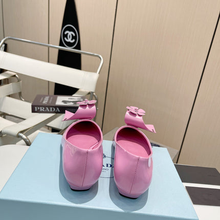 BALLET FLATS POINTED TOE IN PINK SHINY CALFSKIN ATTACHED FLOWERS