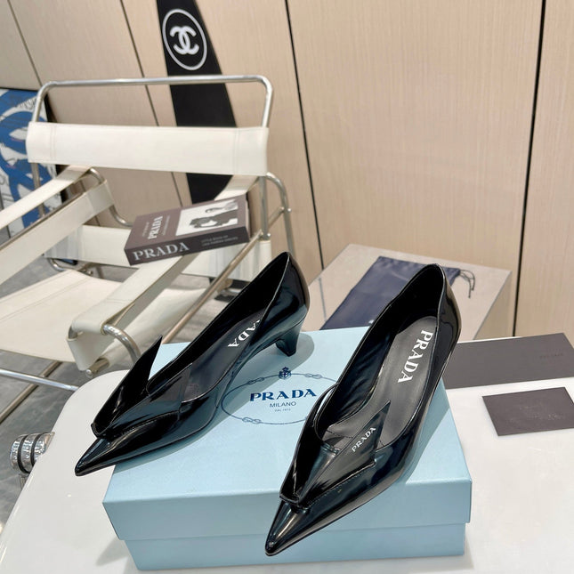 KITTEN HEEL PUMPS WITH CREATIVE SHAPE IN BLACK GLOSSY LAMBSKIN