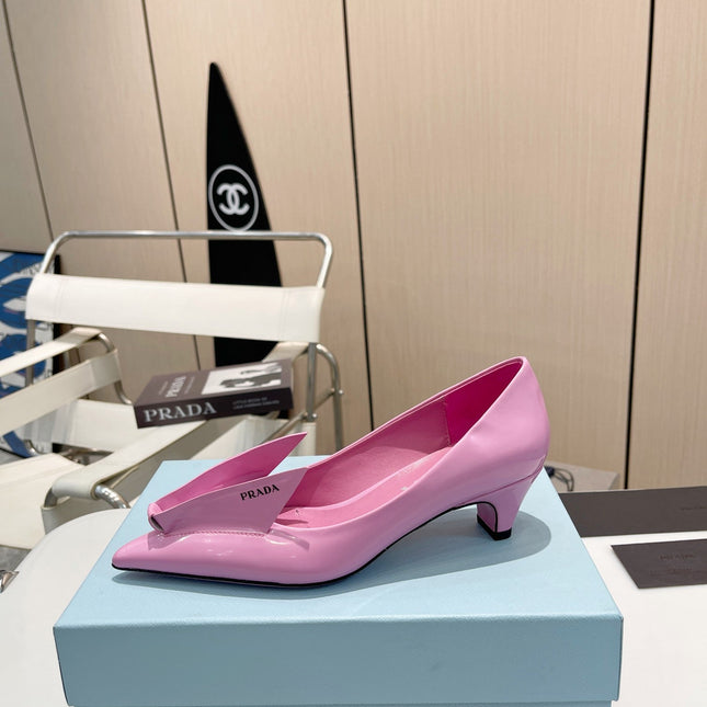 KITTEN HEEL PUMPS WITH CREATIVE SHAPE IN PINK GLOSSY LAMBSKIN