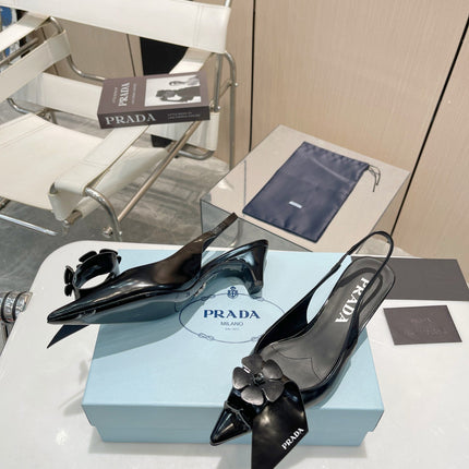 SLINGBACK KITTEN HEEL IN BLACK SHINY CALFSKIN ATTACHED FLOWERS