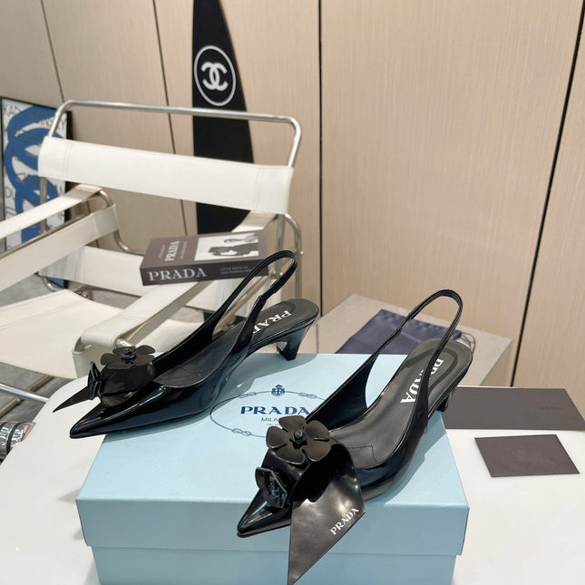 SLINGBACK KITTEN HEEL IN BLACK SHINY CALFSKIN ATTACHED FLOWERS