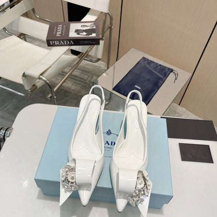 POINTED TOE SLINGBACK KITTEN HEEL WITH FLOWER BOW IN WHITE GLOSSY LAMBSKIN