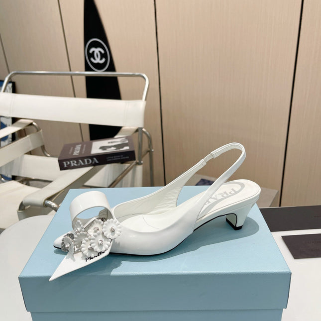 POINTED TOE SLINGBACK KITTEN HEEL WITH FLOWER BOW IN WHITE GLOSSY LAMBSKIN