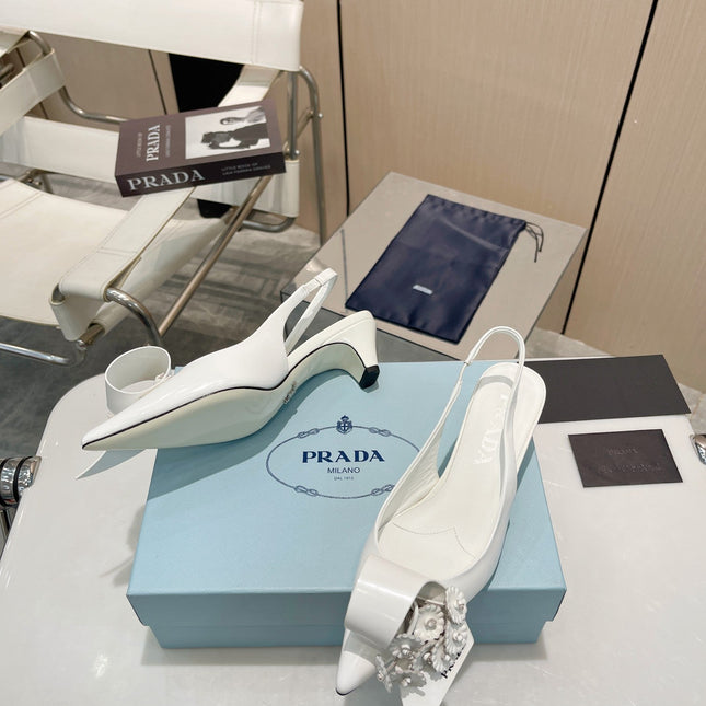 POINTED TOE SLINGBACK KITTEN HEEL WITH FLOWER BOW IN WHITE GLOSSY LAMBSKIN