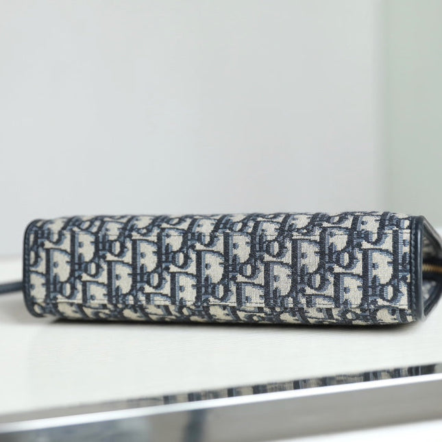 BOOK TOTE 26 IN BLACK OBLIQUE JACQUARD