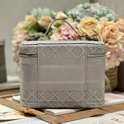 SMALL 25 TRAVEL VANITY CASE WITH SHOULDER STRAP DOVE GRAY