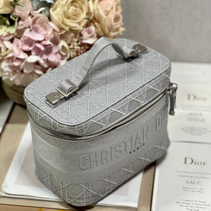 SMALL 25 TRAVEL VANITY CASE WITH SHOULDER STRAP DOVE GRAY