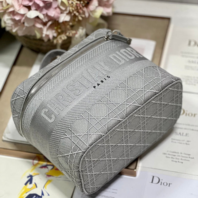 SMALL 25 TRAVEL VANITY CASE WITH SHOULDER STRAP DOVE GRAY