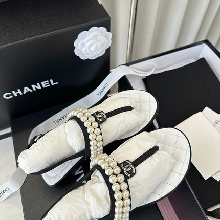 CLASSIC THONG SANDALS PEARL CHAIN IN WHITE LAMBSKIN