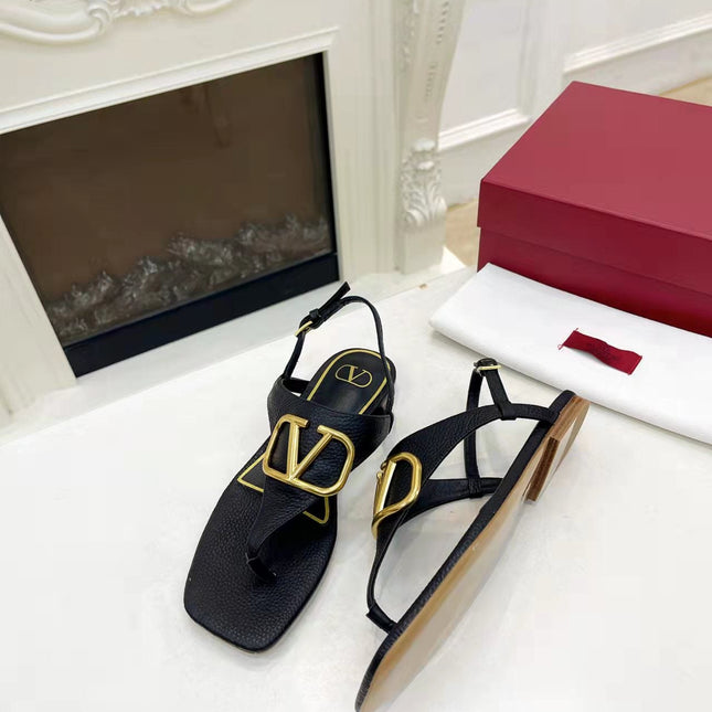THONG SANDALS IN BLACK CALFSKIN WITH GOLD LOGO
