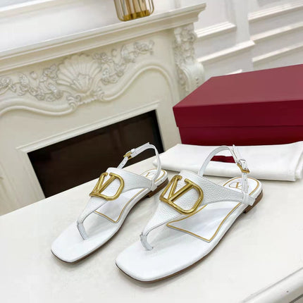 THONG SANDALS IN WHITE CALFSKIN WITH GOLD LOGO