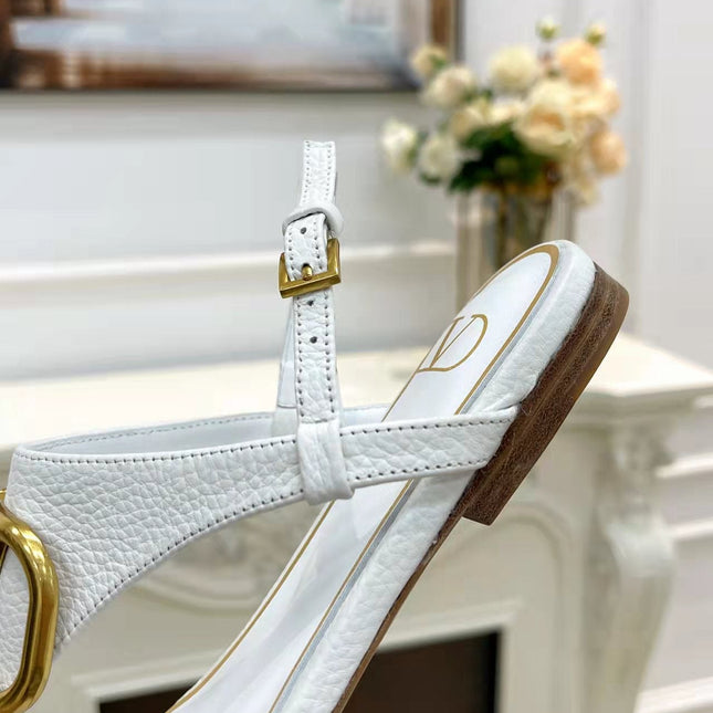 THONG SANDALS IN WHITE CALFSKIN WITH GOLD LOGO