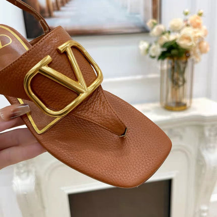 THONG SANDALS IN BRONZE BROWN CALFSKIN WITH GOLD LOGO