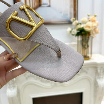 THONG SANDALS IN THISTLE PURPLE CALFSKIN WITH GOLD LOGO