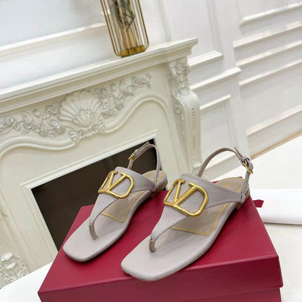 THONG SANDALS IN THISTLE PURPLE CALFSKIN WITH GOLD LOGO