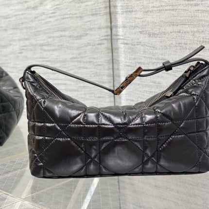 TRAVEL NOMAD POUCH 22 IN BLACK MACROCANNAGE LAMBSKIN