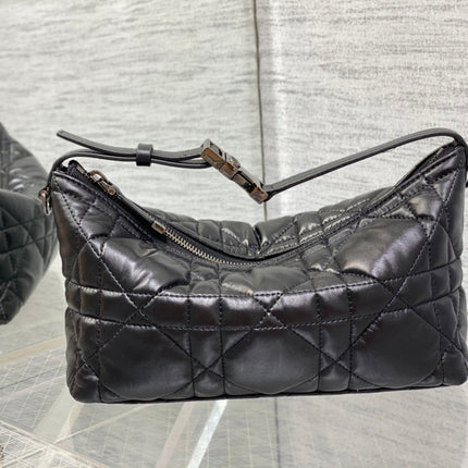 TRAVEL NOMAD POUCH 22 IN BLACK MACROCANNAGE LAMBSKIN